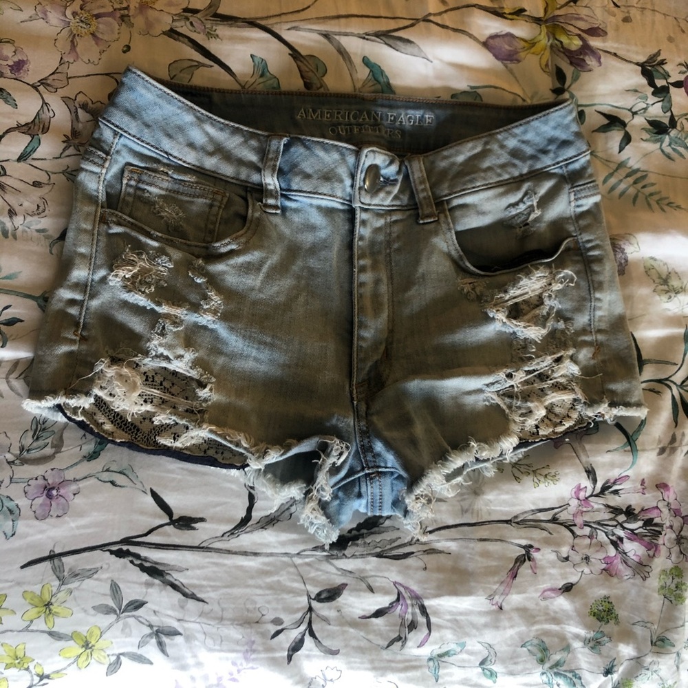 Light wash American eagle shorts high waisted